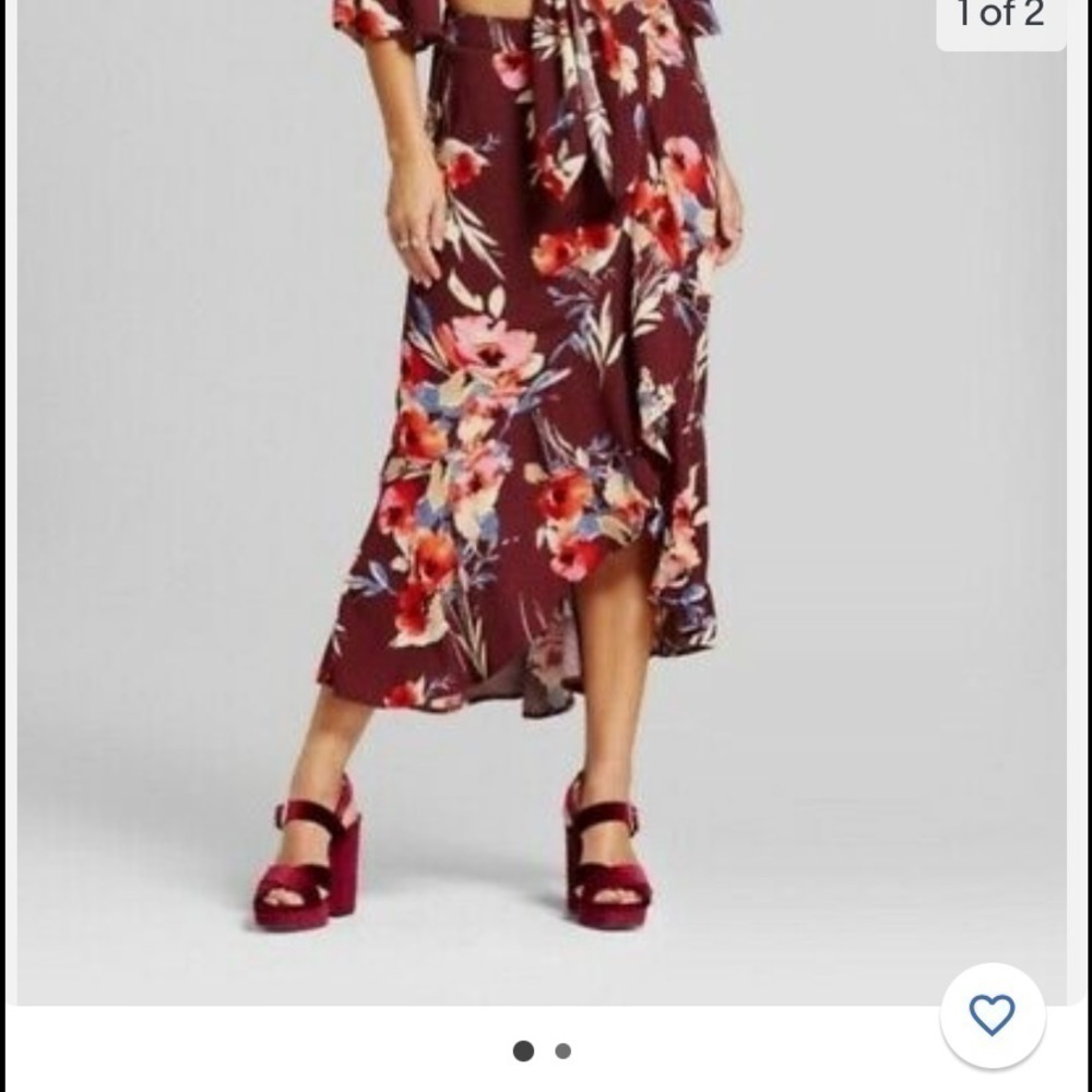 Live show skirt listing various size/price
